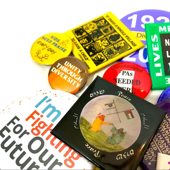 Lot of 26 Vintage Pins | Miscellaneous buttons - Picture 4 of 5